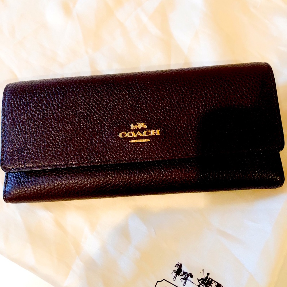 Coach envelope wallet in oxblood EUC